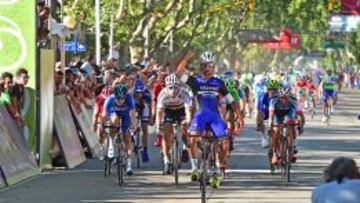 Gaviria venció en el embalaje final al campeón mundial Peter Sagan.