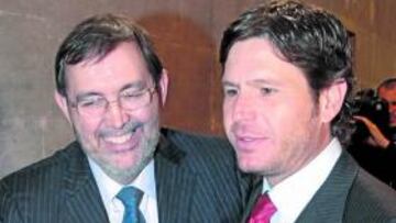 <b>EL RELEVO. </b>Vicente Grande junto a Alemany, el día del relevo.