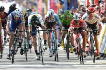 Alejandro Valverde gana la última etapa por delante de Jarlinson Pantano. Además, conquista su segunda Volta a Catalunya.