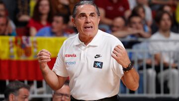 Líder de su grupo, España entra en la segunda fase, como Islandia e Italia, con tres victorias y una derrota. Los nórdicos y Países Bajos, sus primeros rivales la última semana de agosto, donde podría casi sentenciar el pase.