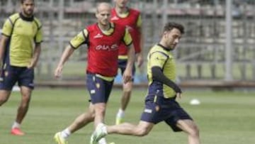 Eldin se dispone a tirar en el entrenamiento de esta mañana.