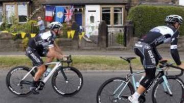 El sprinter Mark Cavendish se entrena por los barrios residenciales de Leeds.