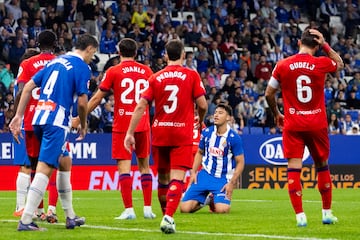 Alejo Véliz, autor de un gol en 11 jornadas, observa impotente una ocasión fallada en el Espanyol-Sevilla del viernes.