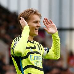 Odegaard no escucha y sigue