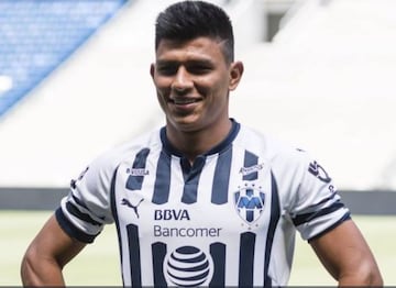 Criticado en sus inicios y por sus convocatorias a la selección nacional, el canterano de Pumas se supo levantar y ahora vuela en las banda de Monterrey.