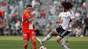Futbol, Colo Colo vs Cobresal.
Fecha 24, campeonato Nacional 2023.
El jugador de Colo Colo Maximiliano Falcon, derecha, disputa el balon con Sebastian Varas de Cobresal durante el partido de primera division realizado en el estadio Monumental.
Santiago, Chile.
23/09/2023
Marcelo Hernandez/Photosport
Football, Colo Colo vs Cobresal.
24 th date, 2023 National Championship.
Colo Colo's player Maximiliano Falcon, right, vies for the ball against Sebastian Varas of Cobresalo during the first division match at Monumental.
Santiago, Chile.
23/09/2023
Marcelo Hernandez/Photosport