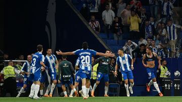 El Espanyol celebra el 3-3 ante el Atl¨¦tico.