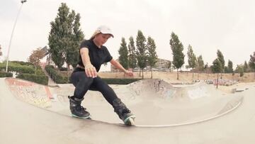 Una rider de inline patina en el skatepark de Legazpi, en Madrid. 