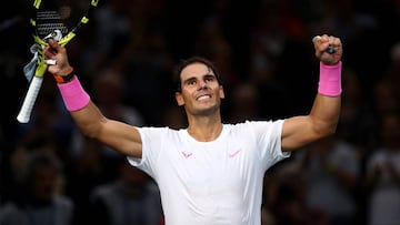 Nadal celebra su victoria en el Masters de París.