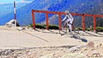 La Vuelta, m¨¢s cerca de subir la Bola del Mundo
