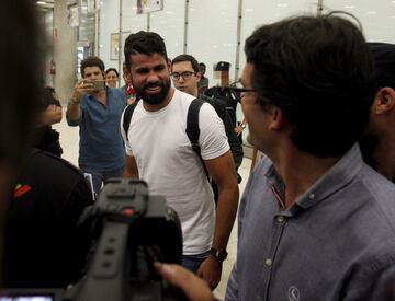 Locura por Diego Costa en su llegada a Madrid