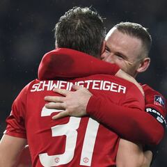 El United golea al Wigan y avanza a octavos de final