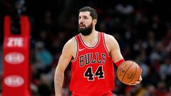 GRAF254. CHICAGO (EE.UU.), 01/01/2018.- Nikola Mirotic (44), de Bulls hoy, 1 de enero de 2018, durante el partido de la NBA en el United Center en Chicago, Illinois (EE.UU.). EFE/Kamil Krzaczynski