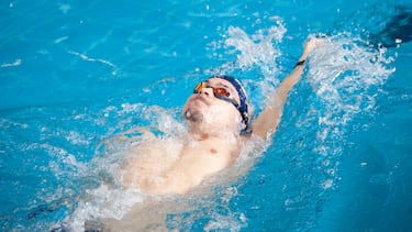 Iñigo Llopis, en la piscina.