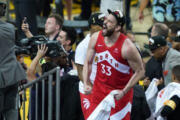 El pívot, que anunció su retirada en enero, es doble campeón del mundo con España (2006 y 2019) y también ganó un anillo con Toronto Raptors (2019). Trece años en la NBA, en su etapa ACB fue campeón de Liga (con el Barça en 2004) y de la FIBA EuropeCup (2007 con el Akasvayu). Uno de los pesos pesados de la generación que lo ganó todo. Aparte de los dos oros mundiales, suma dos europeos (2009 y 2011), una plata (2007) y dos bronces (2013 y 2017) en Eurobaskets y dos platas olímpicas (2008 y 2012). En 2021 regresó a Europa para ascender al Bàsquet Girona, del que es dueño y presidente.