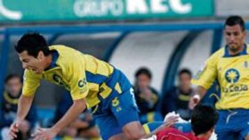 <b>EN CAÍDA LIBRE. </b>La imagen muestra la situación actual de ambos equipos. Jorge cae, mientras Mejía se mantiene firme. Nauzet observa.