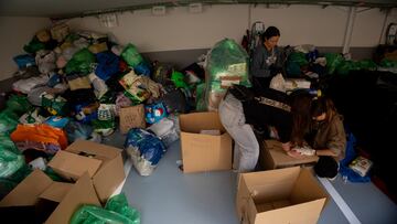 Recogida de material para Valencia.