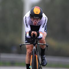 La UCI prohibirá las manetas de freno hacia adentro en 2024