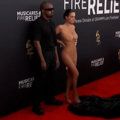 Es lo más comentado por encima del vestido de Taylor Swift: luce semidesnuda en los Grammy