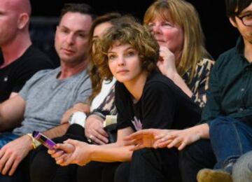 Camren Bicondova es una bailarina, modelo y actriz estadounidense. Es parte de un grupo de baile americano llamado 8 Flavahz. Ella interpreta a Selina Kyle en Gotham.