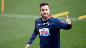 Expósito saluda en Atxabalpe.