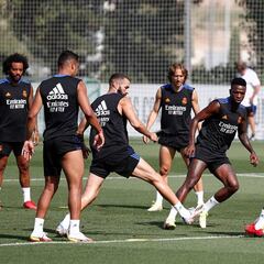 Alivio para Ancelotti: Odriozola vuelve a los entrenamientos