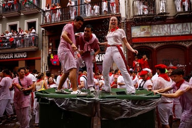 Ambiente en la Plaza Consistorial, plaza que está situada en el corazón del Casco Antiguo de Pamplona, donde se realiza el Chupinazo.
