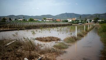 La calle inundada por las lluvias en Les Cases d'Alcanar, Tarragona, Catalunya (España). 