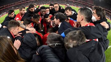 Piña del Athletic antes de la prórroga