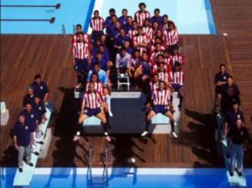 En el Clausura 2004 el equipo se tomó la foto en la plataforma de la antigua sede de Colomos