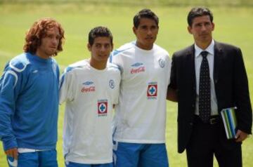 La tradicional foto con los refuerzos del Cruz Azul.