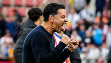 Míchel celebra tras ganar el partido ante el Valencia.