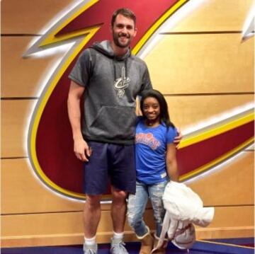 Kevin Love y Simone Biles.