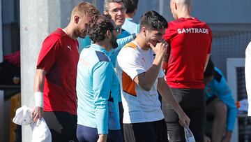 Bordal&aacute;s, con Carlos Soler en el entrenamiento previo al partido contra el Athletic. 