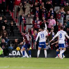 Édgar Badía salva al Real Zaragoza de una goleada