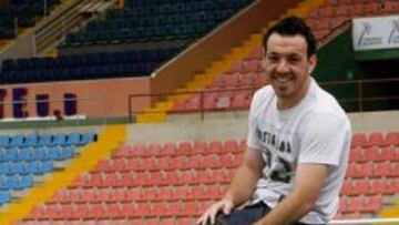 <b>QUIERE TOCAR EL CIELO. </b>Rubén, el jefe del ataca levantinista, espera rubricar hoy el ascenso a Primera y quizá se vuelva a subir al larguero para celebrarlo.