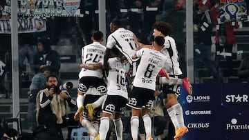 Futbol, Colo Colo vs Deportivo Cali
Partido amistoso
El jugador de Colo Colo Dario Lezcano celebra su gol contra Deportivo Cali durante el partido amistoso disputado en el estadio Monumental en Santiago, Chile.
18/06/2023
Javier Salvo/Photosport

Football, Colo Colo vs Deportivo Cali
Friendly match
Colo Colo's player Fabian Castillo celebrates after scoring against Deportivo Cali during the friendly match at the Monumental in Santiago, Chile.
18/06/2023
Javier Salvo/Photosport