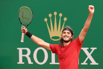 Stefanos Tsitsipas arrancaba 2021 con la tarea de dar un paso más en su tenis, de subir el nivel. Y lo consiguió con una racha sensacional de triunfos en el comienzo de la gira de tierra, donde tumbó una de las barreras de su palmarés: ganar un Masters 1.000. El griego dio toda una lección en Montecarlo, donde alzó el título sin ceder ningún sólo set y superando con claridad a Rublev en la final: doble 6-3.