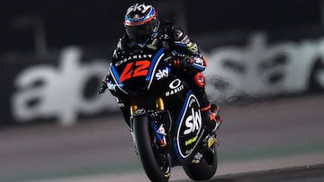 EPA9211. DOHA (CATAR), 16/03/2018.- El piloto italiano del equipo SKY Racing Team VR46 de Moto2, Francesco Bagnaia, en acci&oacute;n durante los entrenamientos libres en el Circuito Internacional de Losail, en Doha, Catar, el 16 de marzo del 2018. EFE/Noushad Thekkail