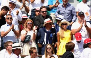 Jelena Djokovic, esposa de  Novak Djokovic, junto  Srdan Djokovic y Dijana Djokovic padres de Djokovic.