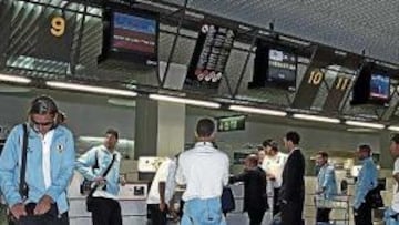 <b>VIAJE CÓMODO. </b>En esta ocasión, la plantilla viajó en un vuelo chárter hasta San Sebastián ayer por la tarde. Los jugadores evitaron así el largo viaje por carretera. El vuelo salió ayer por la tarde de El Altet.