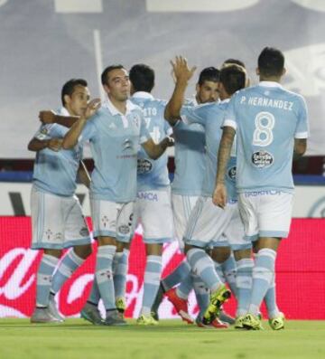 Celebración del gol de Orellana. 0-1.