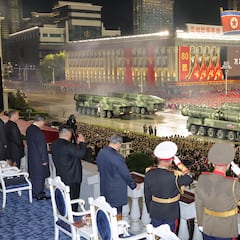 Kim Jong-un exhibe su “sistema de armas nucleares más poderoso”