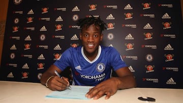 Batshuayi ya es jugador del Chelsea por 40 millones de €