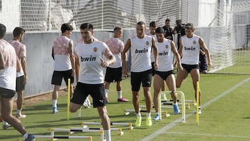 25/07/19
 VALENCIA CF
 ENTRENAMIENTO  PRETEMPORADA
 MAXI GOMEZ
 RODRIGO
 GUEDES
 
 
 
 
 
 
 
 
 
 
 
 
 
 
 
 
 
 
 
 
 
 
 
 
 
  PRETEMPORADA PRETEMPORADA