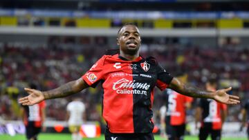Jhon Murillo festeja su gol con el Atlas.