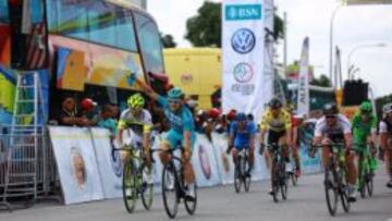 Andrea Guardini celebra su victoria al sprint en la s&eacute;ptima etapa del Tour de Langkawi.