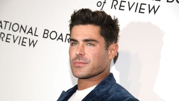 Zac Efron y Nina Dobrey fueron vistos juntos paseando por las playas de Italia, por lo que la gente especula que puedan estar saliendo, sin embargo, esto puede ser mera especulación.. (Photo by Kristina Bumphrey/Variety via Getty Images)