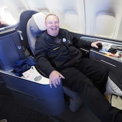 Un hombre compra vuelos ilimitados por 500.000 euros y lleva volando desde 1990 sin parar: “La mejor inversión de mi vida”