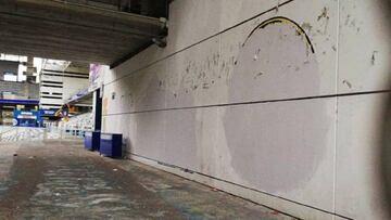 Imagen de los murales del Carlos Tartiere tras ser borrados.